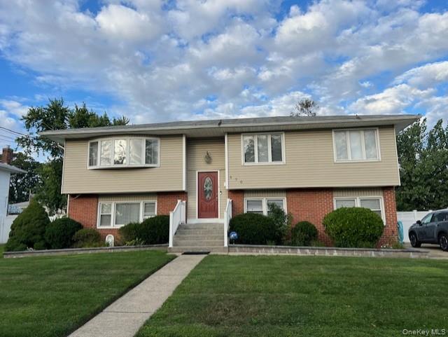#1 photo, 570 S 14th Street, Lindenhurst , NY 11757