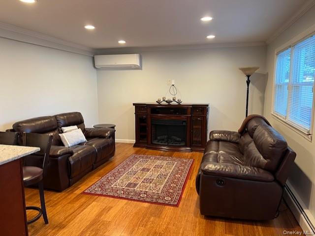 #5 photo, 570 S 14th Street, Lindenhurst , NY 11757