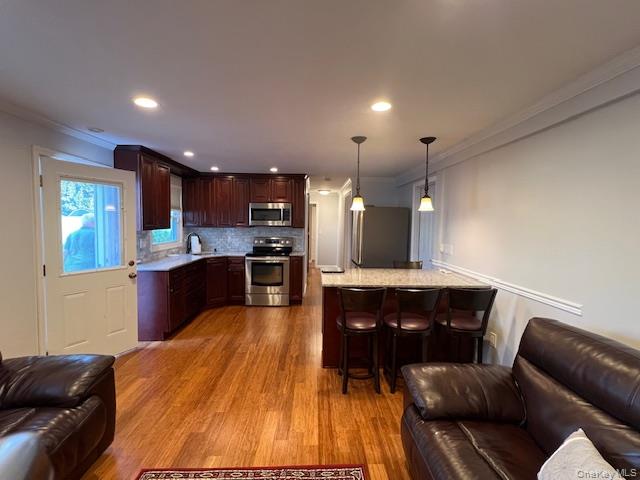 #6 photo, 570 S 14th Street, Lindenhurst , NY 11757