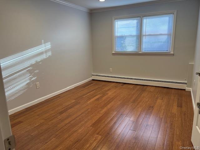 #8 photo, 570 S 14th Street, Lindenhurst , NY 11757