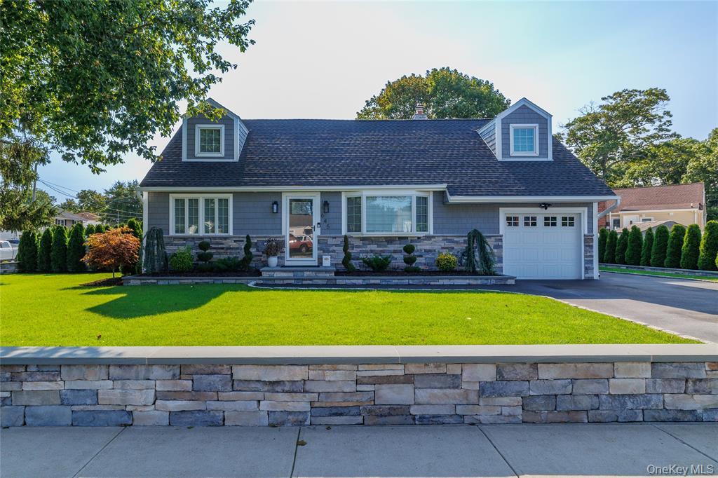 #1 photo, 645 Hawkins Boulevard, Copiague , NY 11726