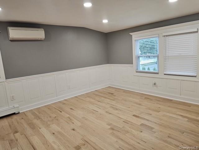 #10 photo, 645 Hawkins Boulevard, Copiague , NY 11726