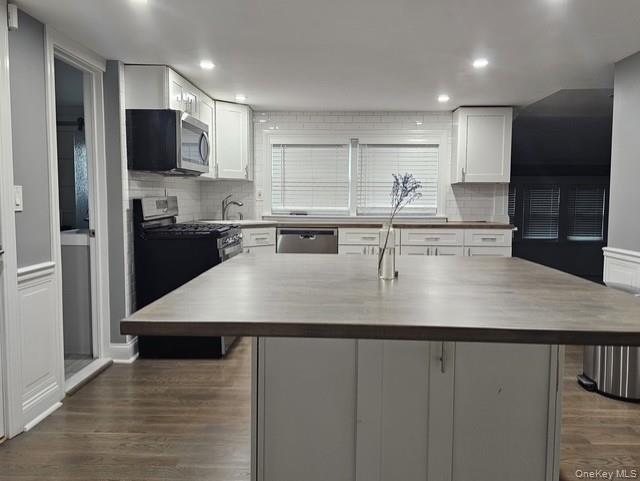 #7 photo, 645 Hawkins Boulevard, Copiague , NY 11726