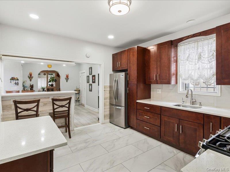 #5 photo, 155 Linwood Street, Бруклин ‖ Brooklyn , NY 11208