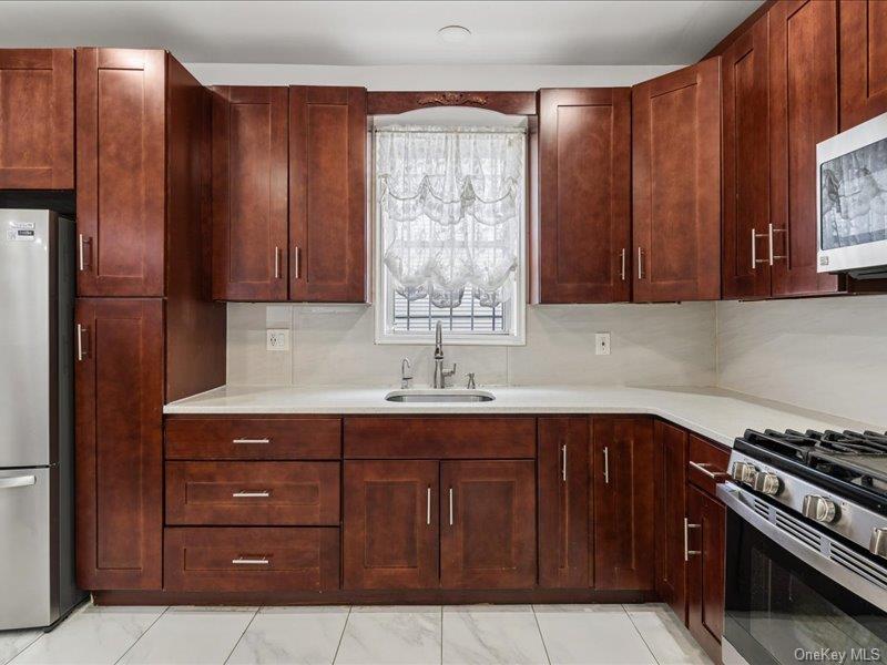 #7 photo, 155 Linwood Street, Бруклин ‖ Brooklyn , NY 11208