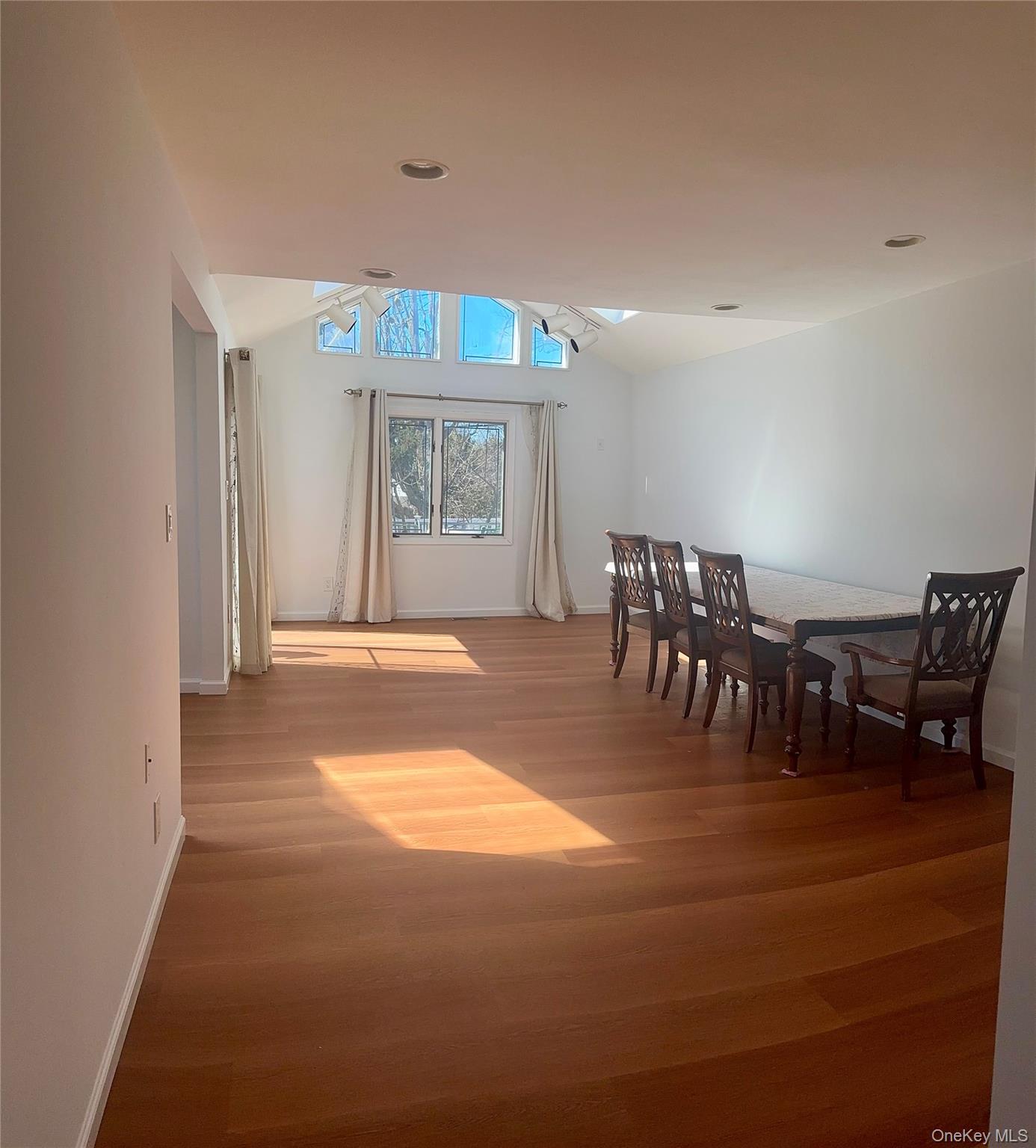 #4 photo, 23 Clinton Lane, מחוז נסאו Jericho , NY 11753