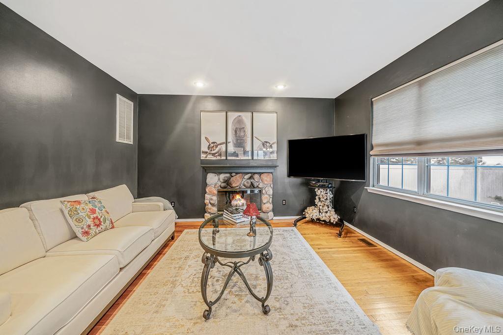 #16 photo, 120 Cranberry Court, Melville , NY 11747