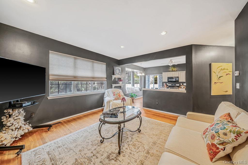 #18 photo, 120 Cranberry Court, Melville , NY 11747