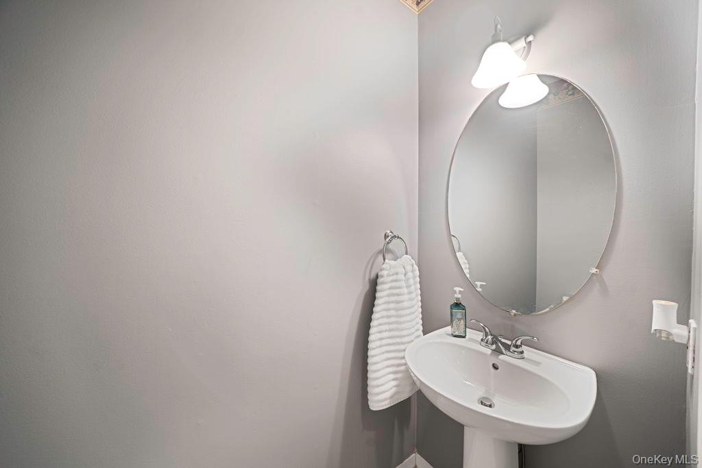 #19 photo, 120 Cranberry Court, Melville , NY 11747