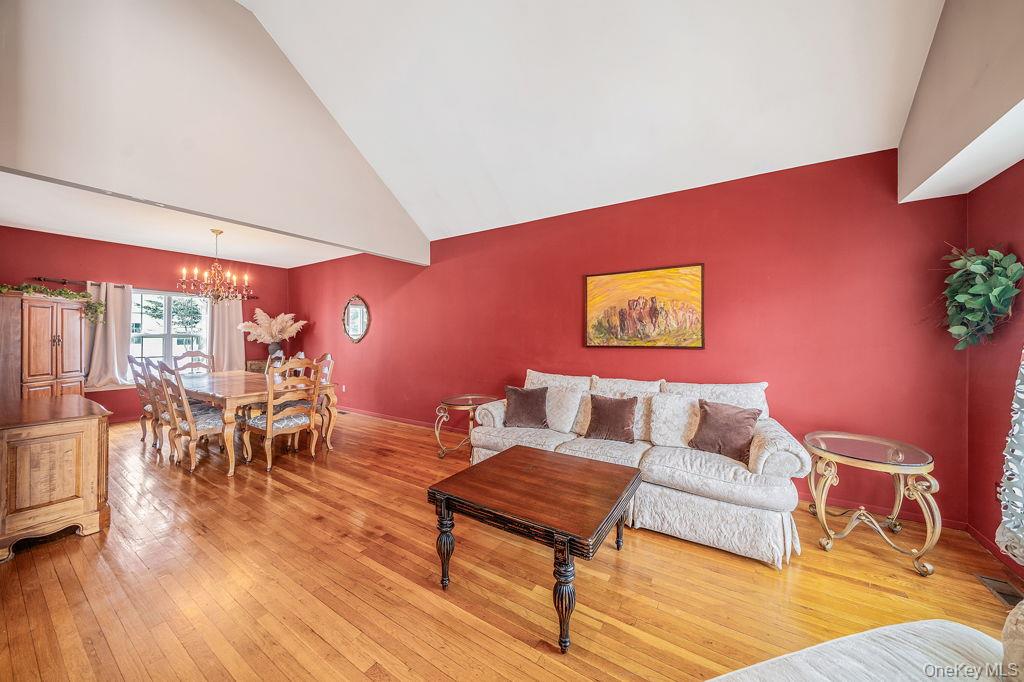 #6 photo, 120 Cranberry Court, Melville , NY 11747