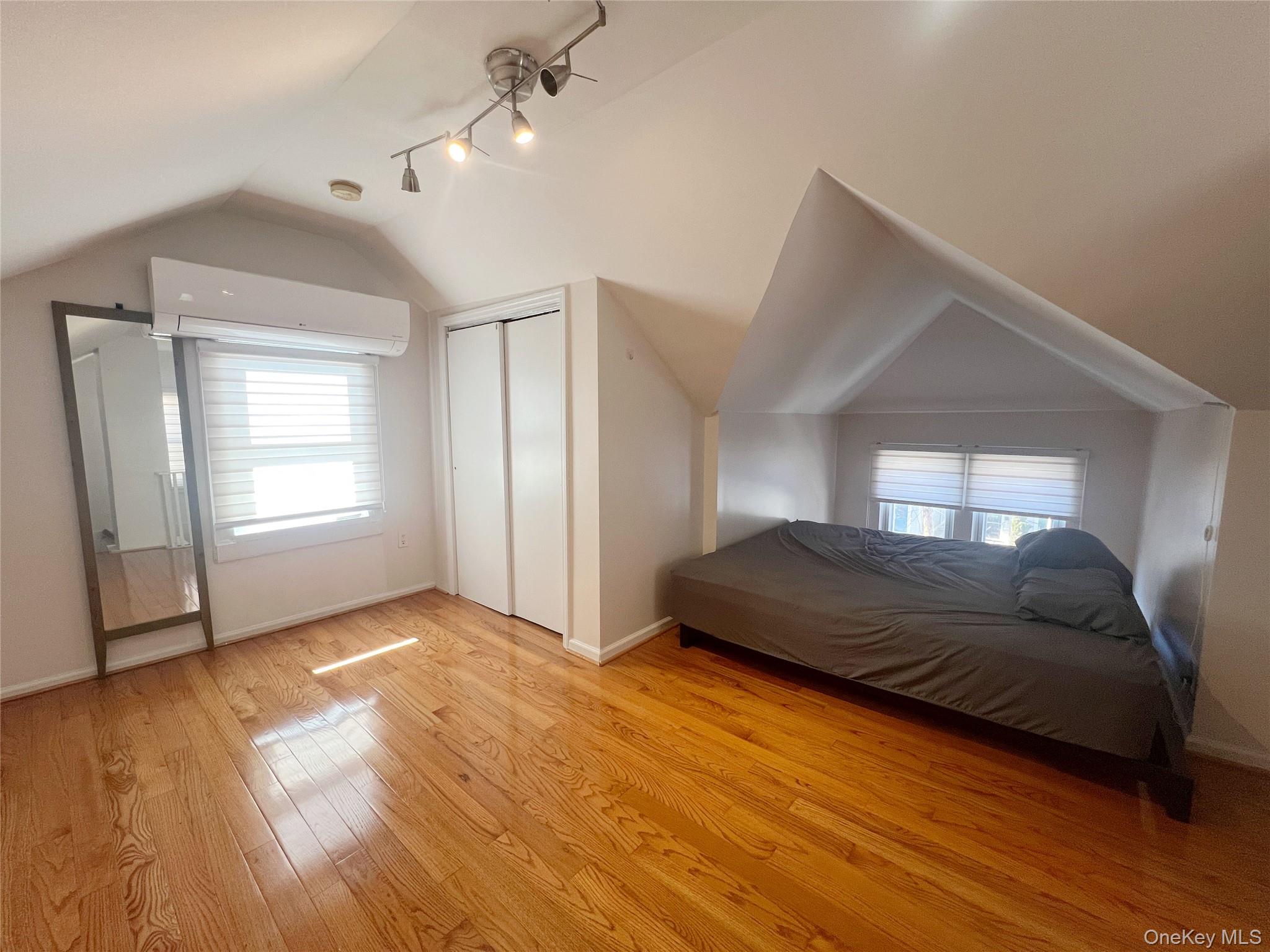 #15 photo, 8805 238th Street, קווינס Bellerose , NY 11426