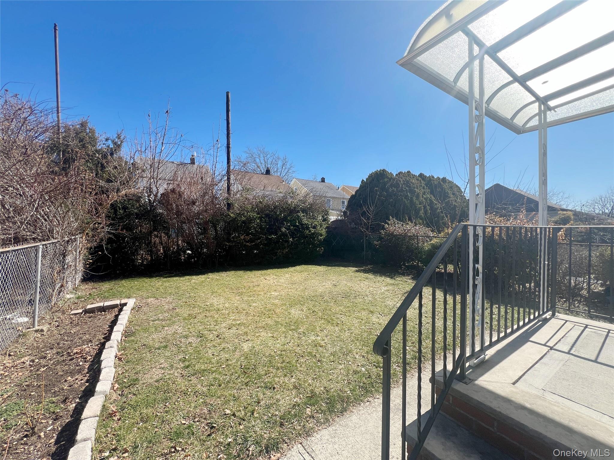 #20 photo, 8805 238th Street, קווינס Bellerose , NY 11426