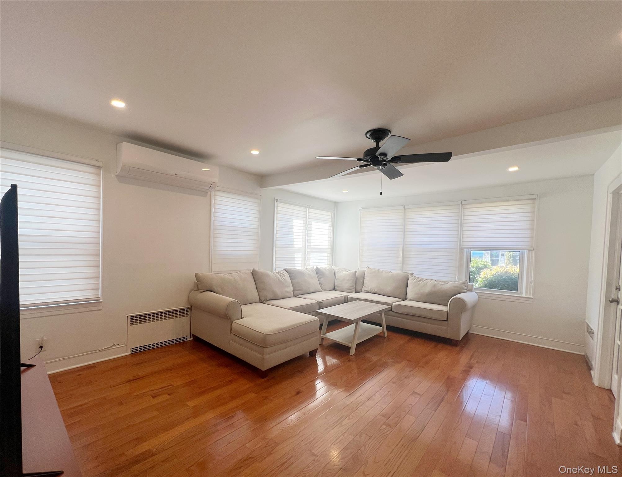 #3 photo, 8805 238th Street, קווינס Bellerose , NY 11426