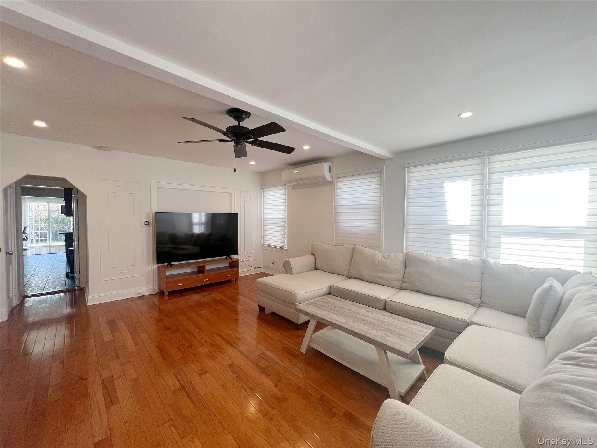 #4 photo, 8805 238th Street, קווינס Bellerose , NY 11426