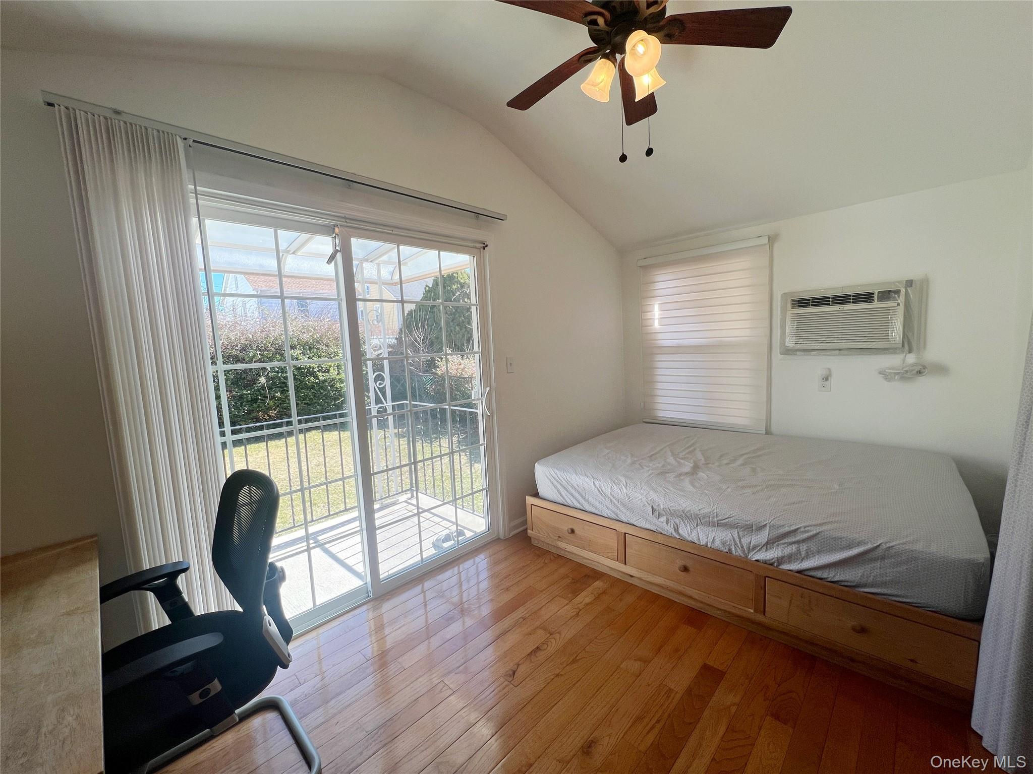 #6 photo, 8805 238th Street, קווינס Bellerose , NY 11426