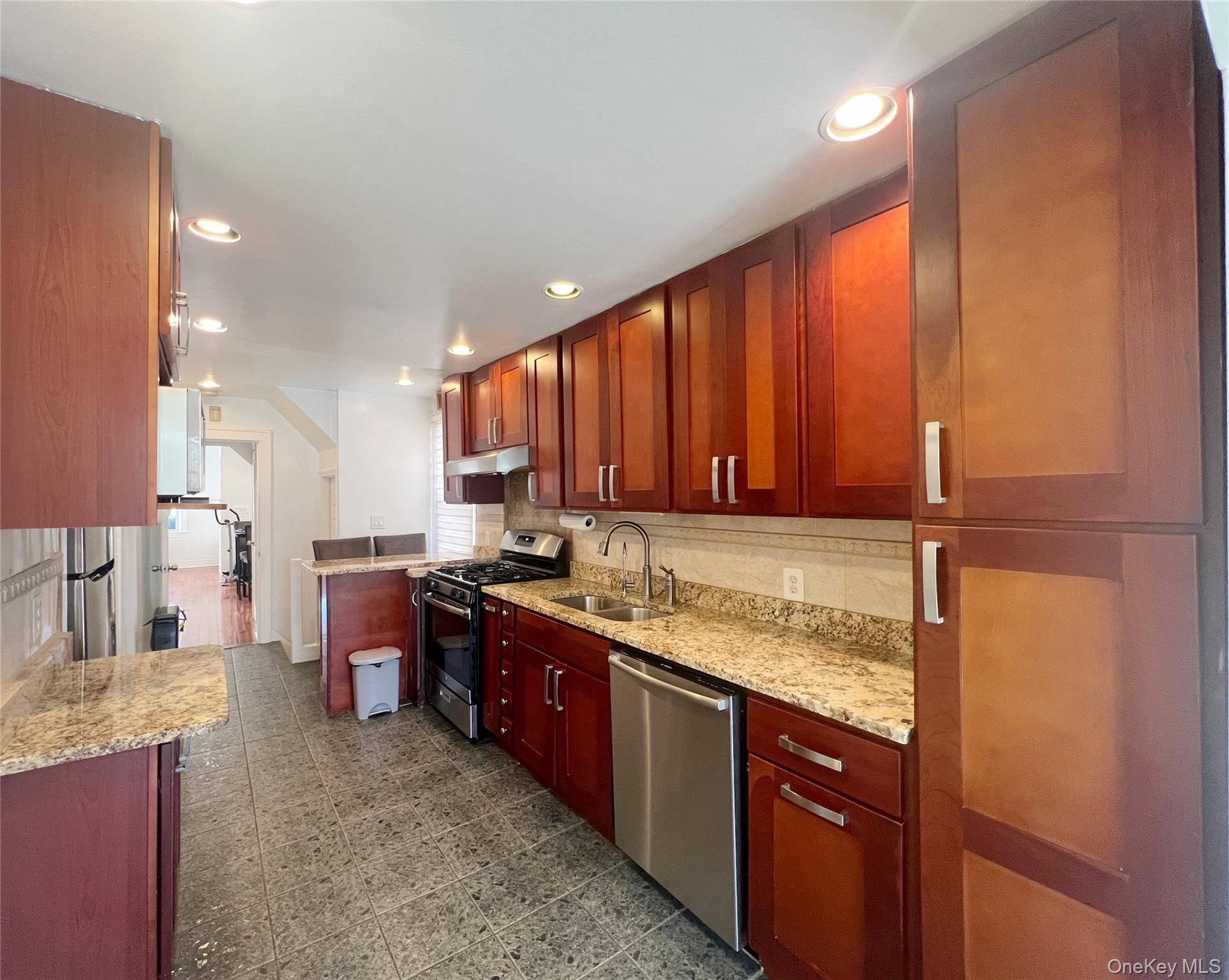 #7 photo, 8805 238th Street, קווינס Bellerose , NY 11426