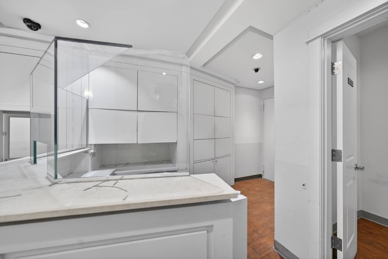 #4 photo, 142-05 Roosevelt Ave, Suite 108, Flushing , NY 11354