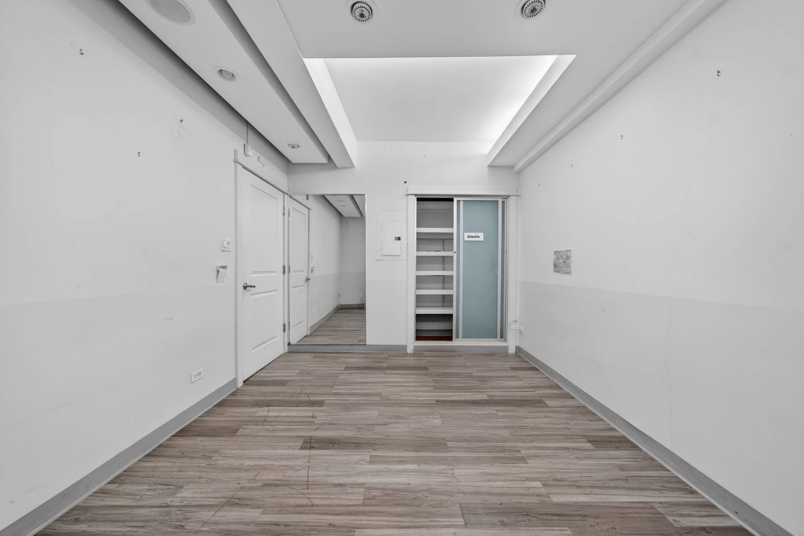 #8 photo, 142-05 Roosevelt Ave, Suite 108, Flushing , NY 11354