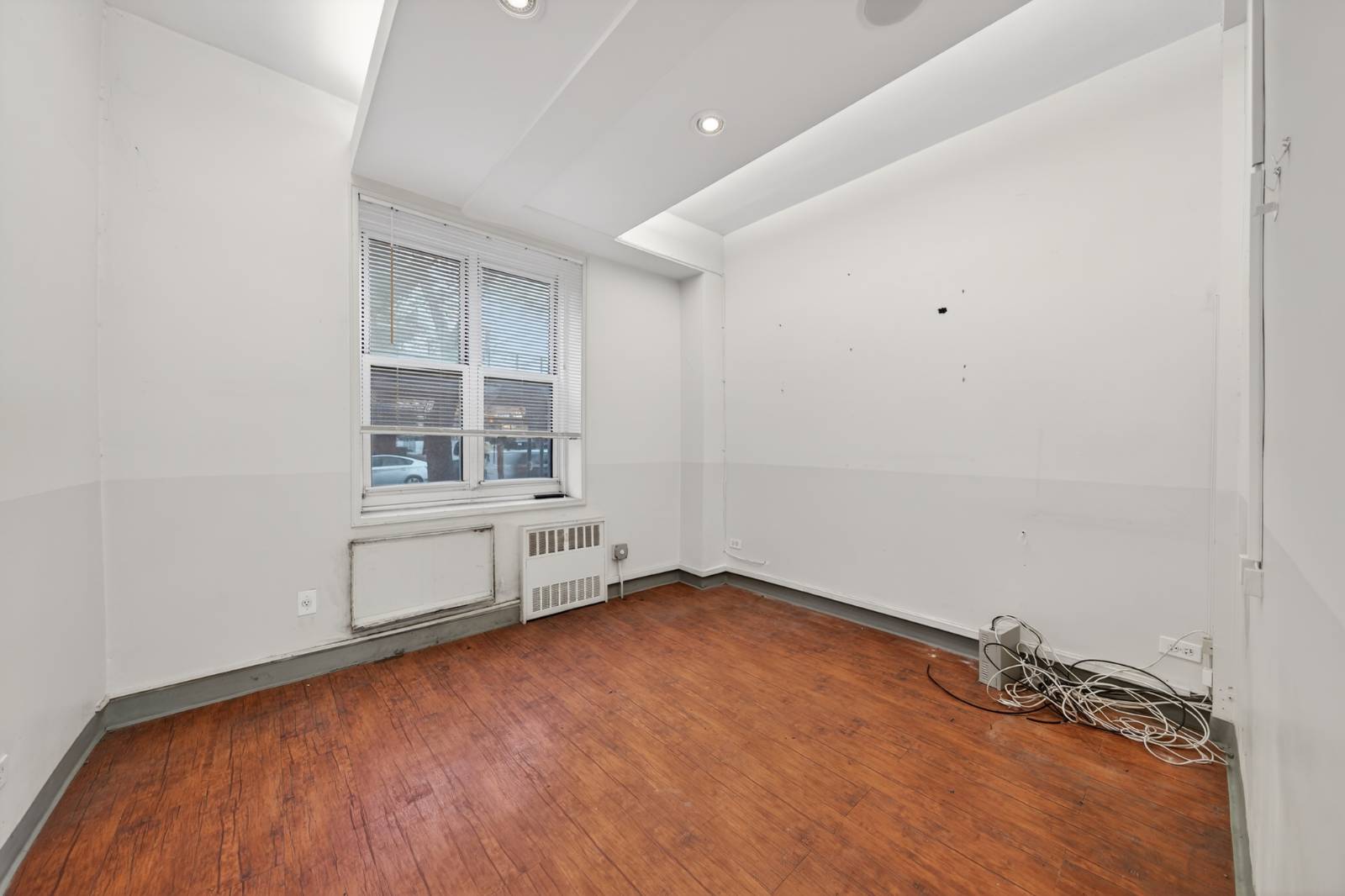 #9 photo, 142-05 Roosevelt Ave, Suite 108, Flushing , NY 11354