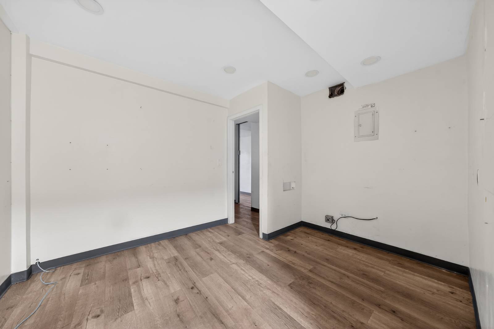 #6 photo, 142-05 Roosevelt Ave, Suite 112, Flushing , NY 11354