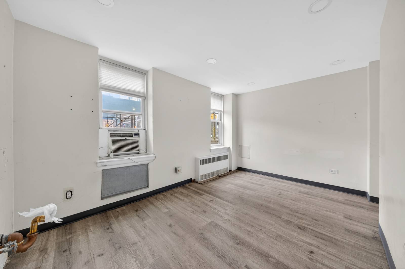 #7 photo, 142-05 Roosevelt Ave, Suite 112, Flushing , NY 11354