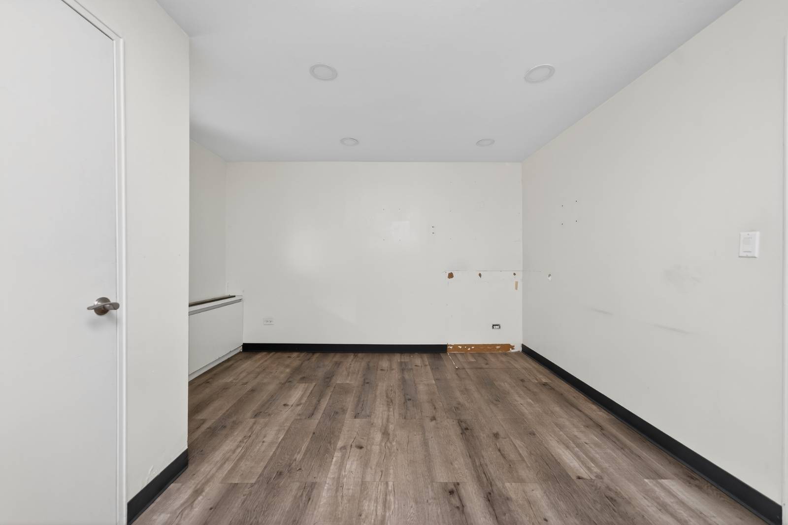 #9 photo, 142-05 Roosevelt Ave, Suite 112, Flushing , NY 11354