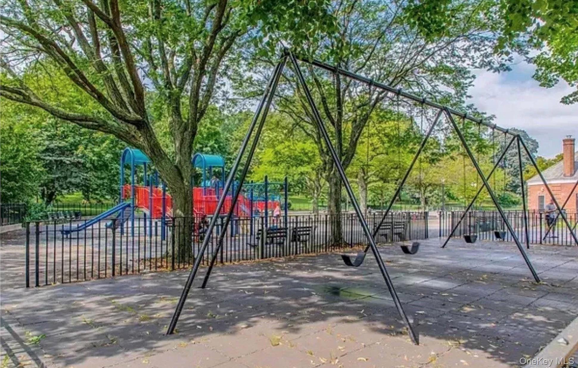 #16 photo, 337 Park Crescent, College Point , NY 11356