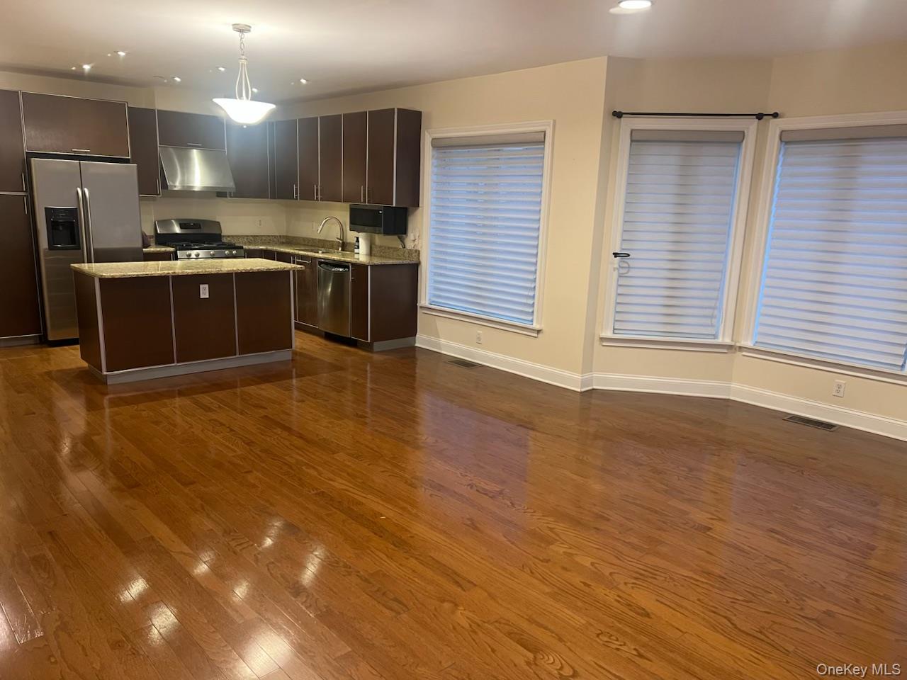 #3 photo, 337 Park Crescent, College Point , NY 11356