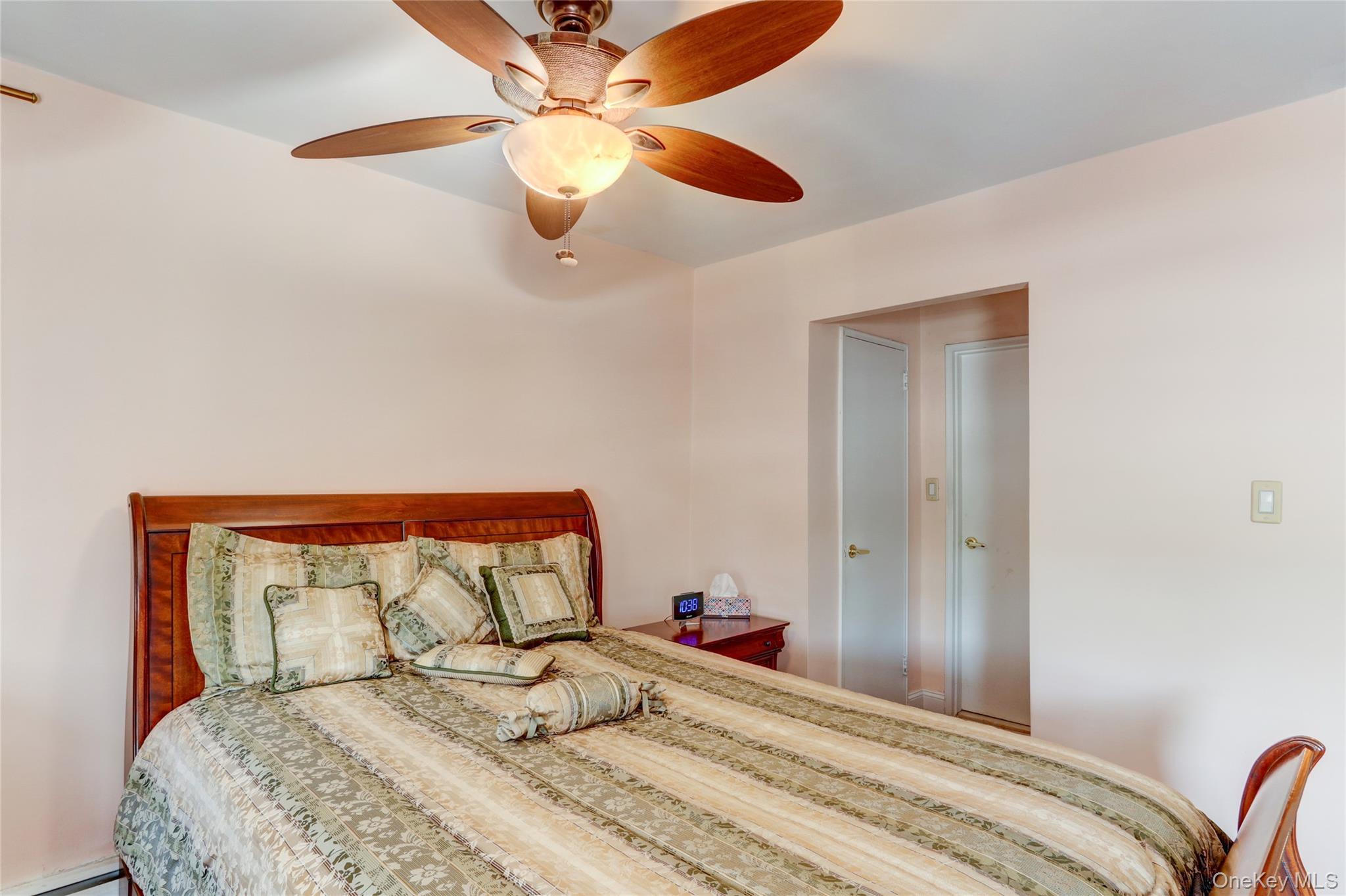 #11 photo, 54-44 Little Neck Parkway, लिटिल नेक Little Neck , NY 11362