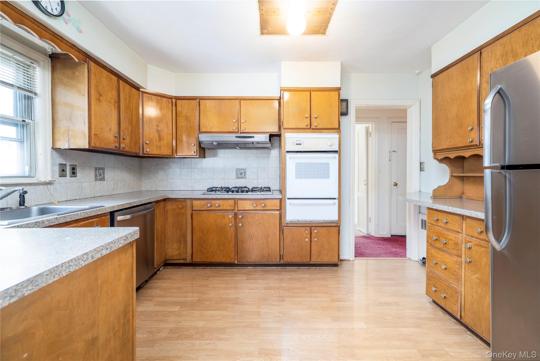 #6 photo, 54 Hollywood Avenue, Lynbrook , NY 11563