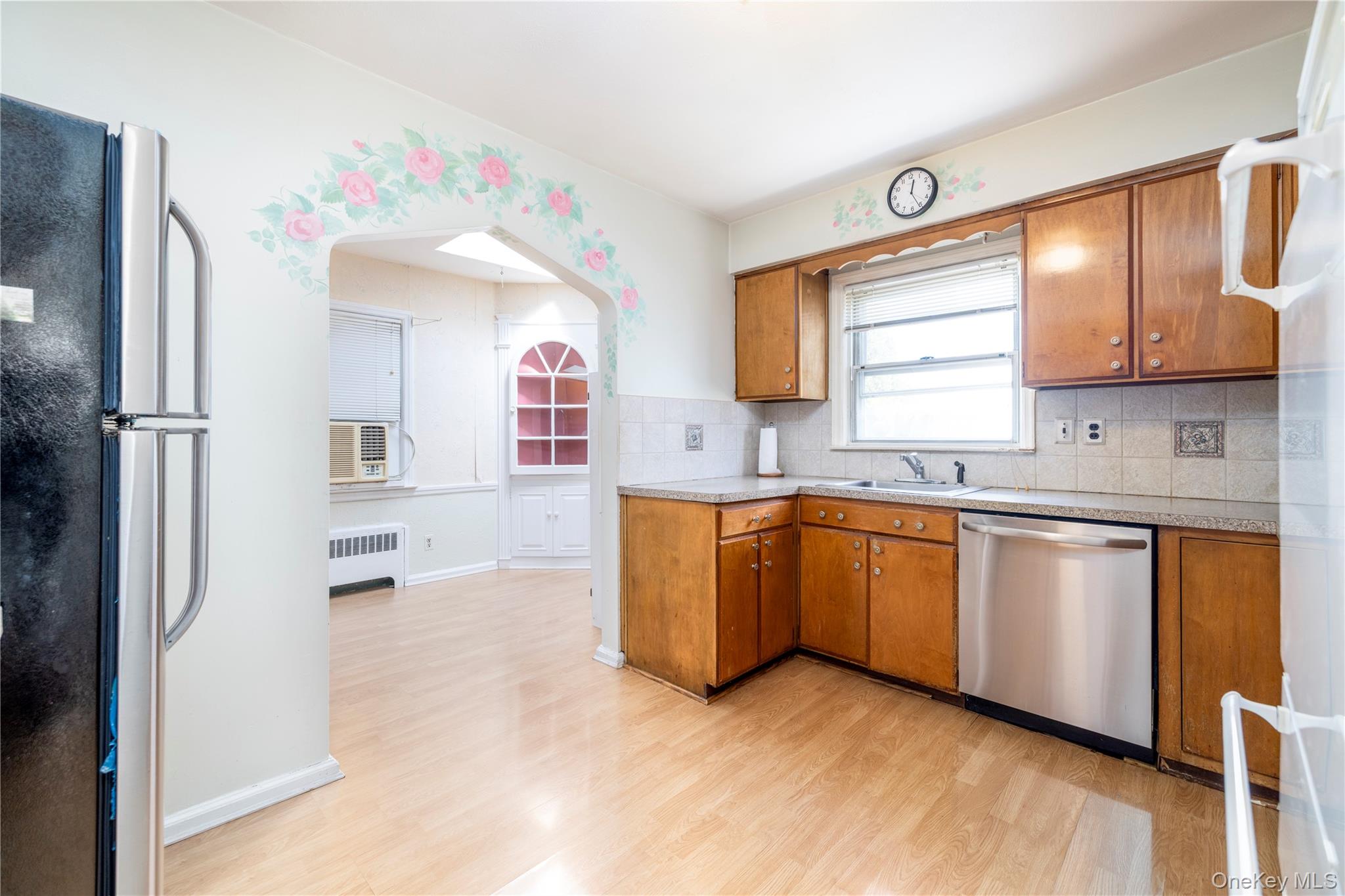 #7 photo, 54 Hollywood Avenue, Lynbrook , NY 11563