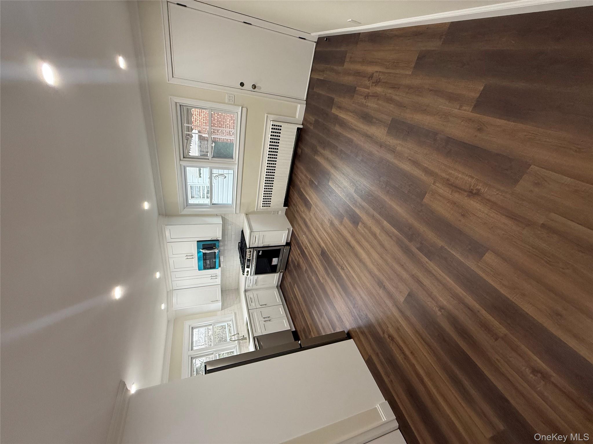 #3 photo, 32 Dunwoodie Street, 纽约州 Yonkers , NY 10704