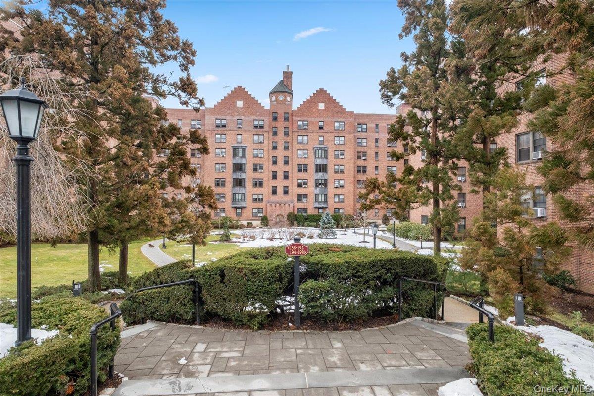 #1 photo, 190 Garth Road, 뉴욕주 Scarsdale , NY 10583