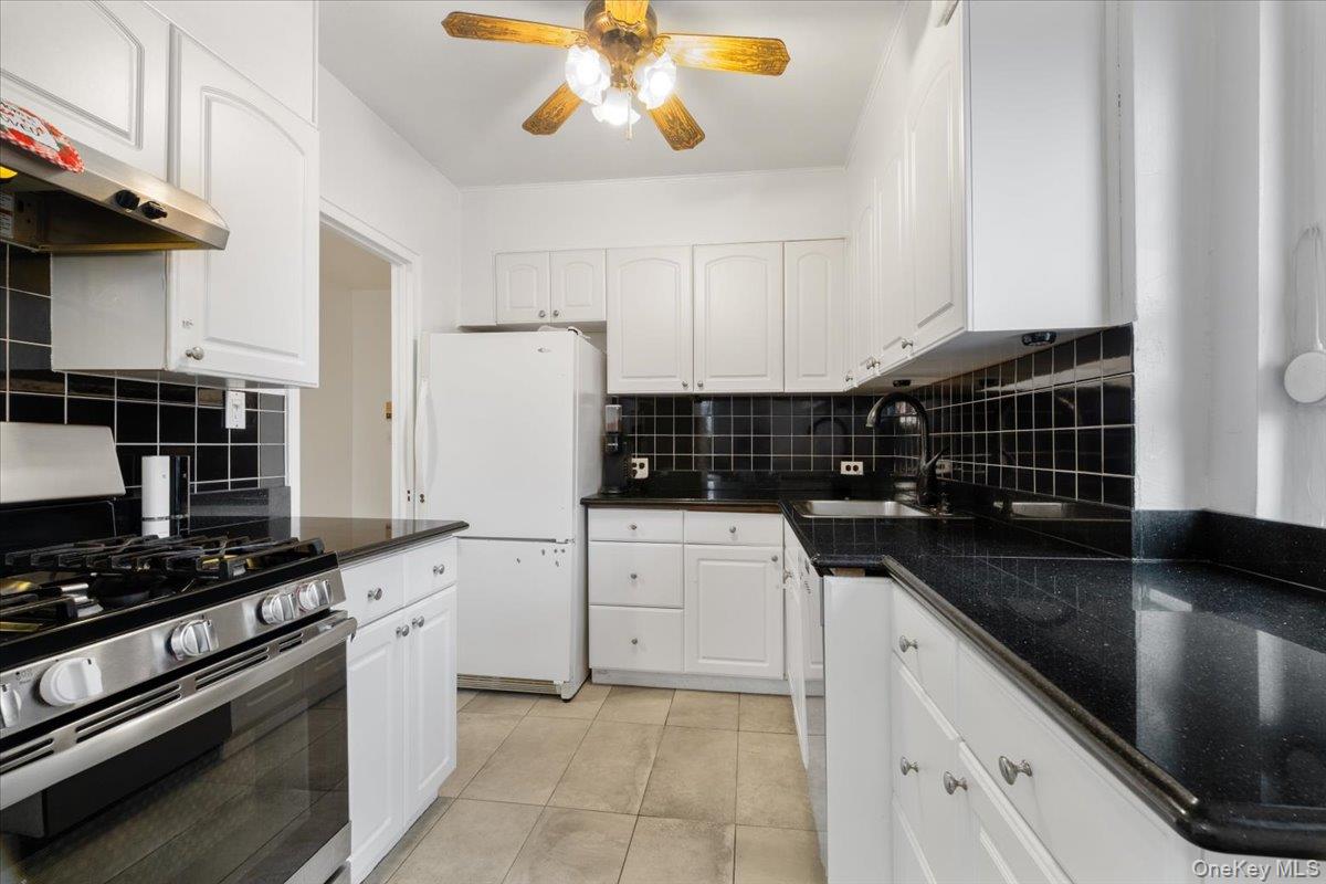 #11 photo, 190 Garth Road, 뉴욕주 Scarsdale , NY 10583