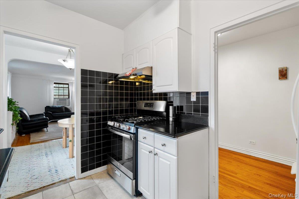 #13 photo, 190 Garth Road, 뉴욕주 Scarsdale , NY 10583