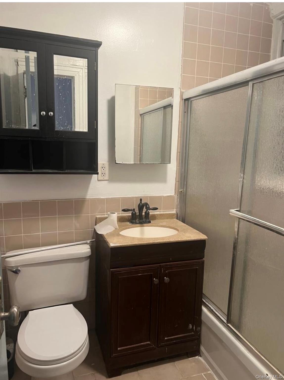 #6 photo, 854 E 229th Street, Bronx , NY 10466