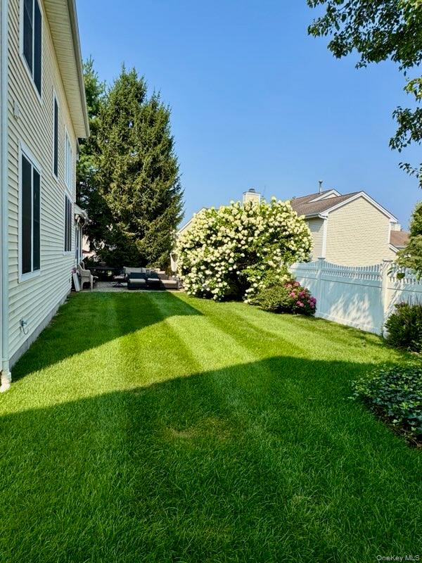 #13 photo, 143 Classic Court, White Plains , NY 10603