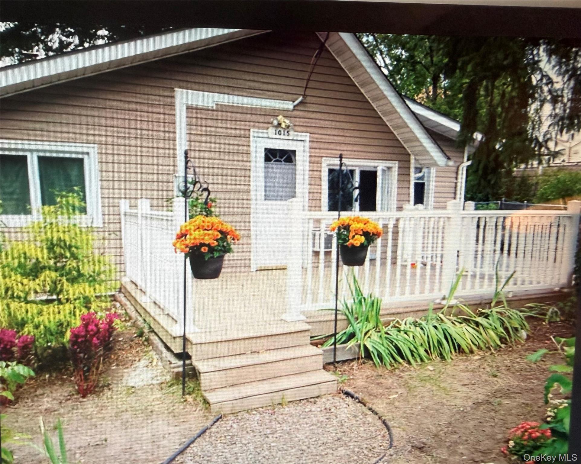 #1 photo, 1015 Harding Park, Bronx , NY 10473