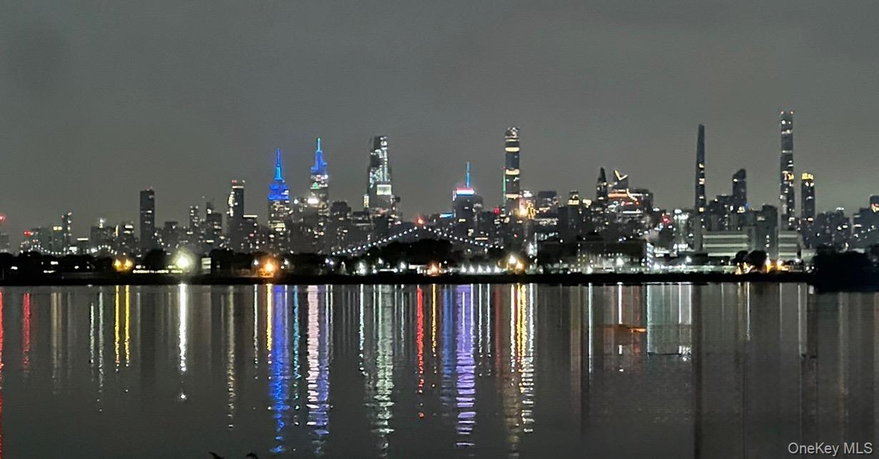 #12 photo, 1015 Harding Park, Bronx , NY 10473