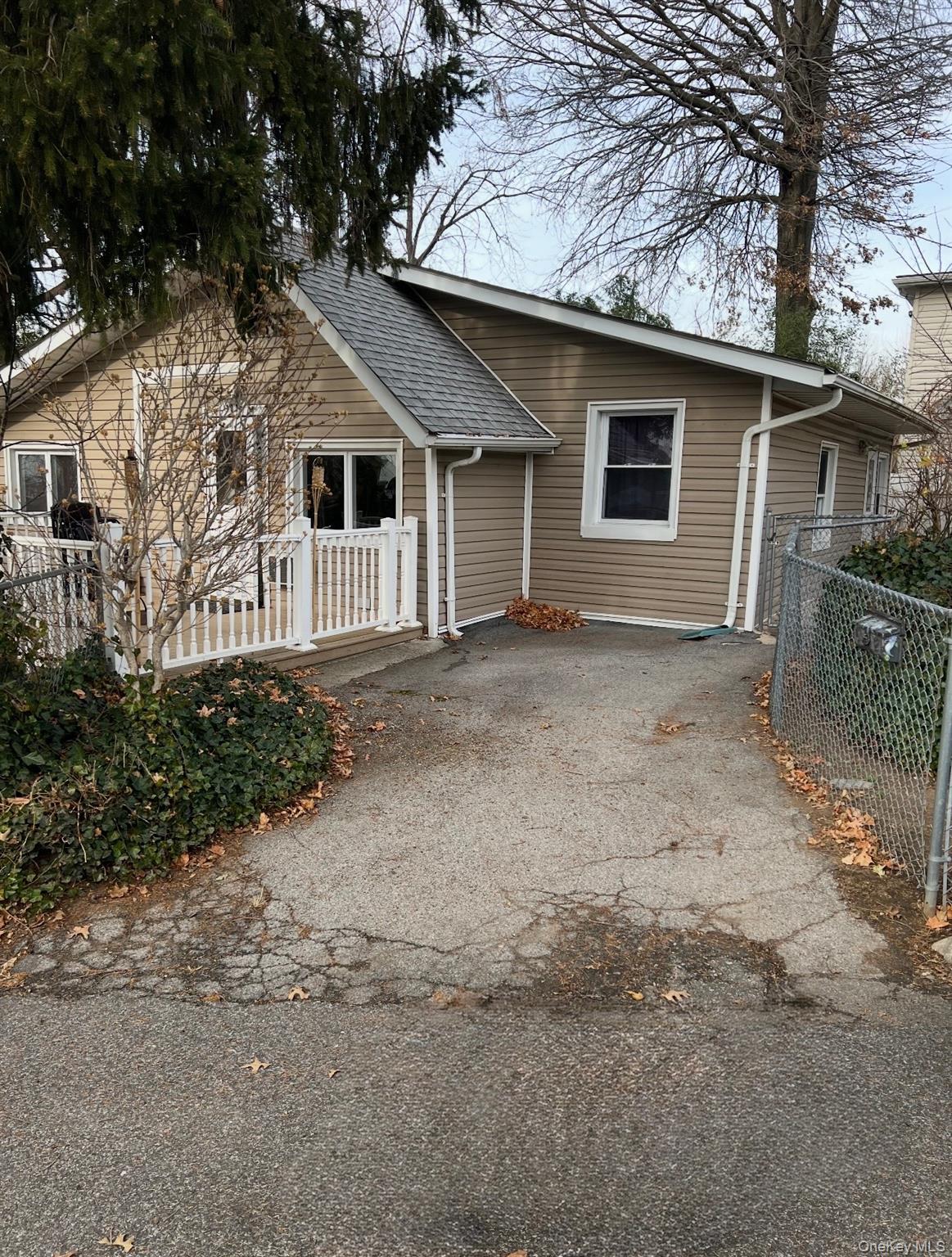 #2 photo, 1015 Harding Park, Bronx , NY 10473