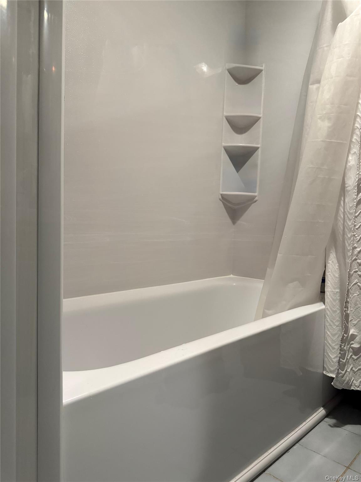 #7 photo, 1015 Harding Park, Bronx , NY 10473