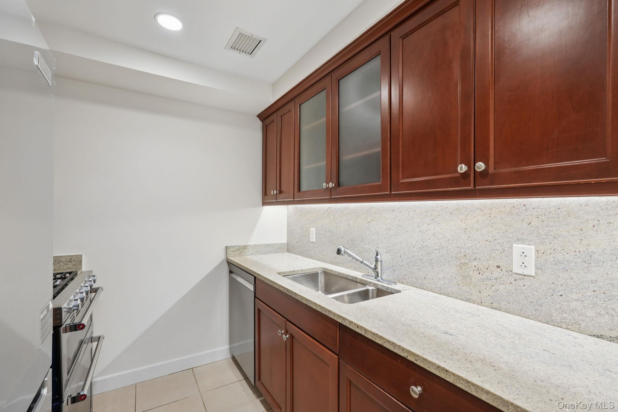 #11 photo, 10 City Place, White Plains , NY 10601