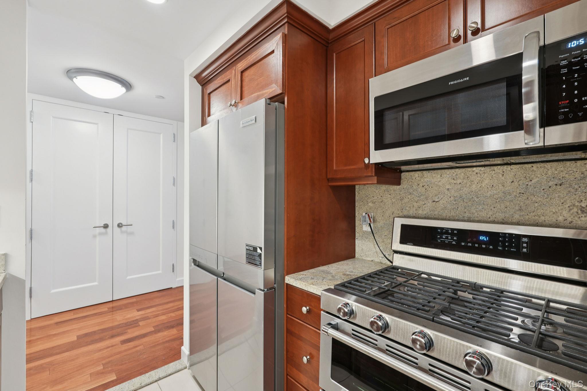 #17 photo, 10 City Place, White Plains , NY 10601