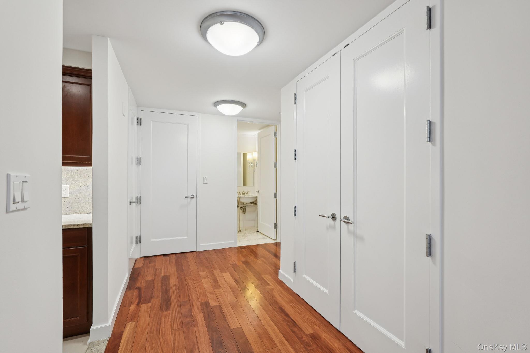 #19 photo, 10 City Place, White Plains , NY 10601