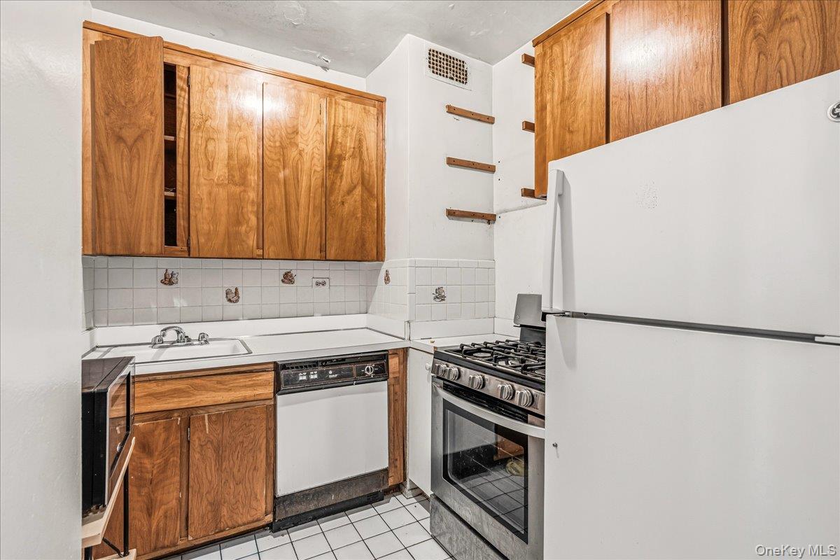 #12 photo, 305 E 40th Street, مانهاتن New York (Manhattan) , NY 10016