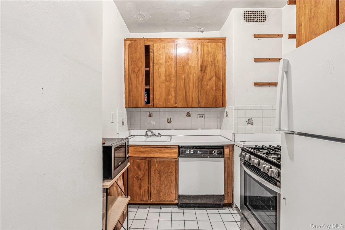 #13 photo, 305 E 40th Street, مانهاتن New York (Manhattan) , NY 10016