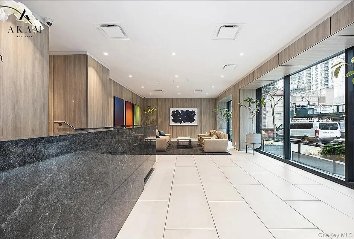 #17 photo, 305 E 40th Street, مانهاتن New York (Manhattan) , NY 10016