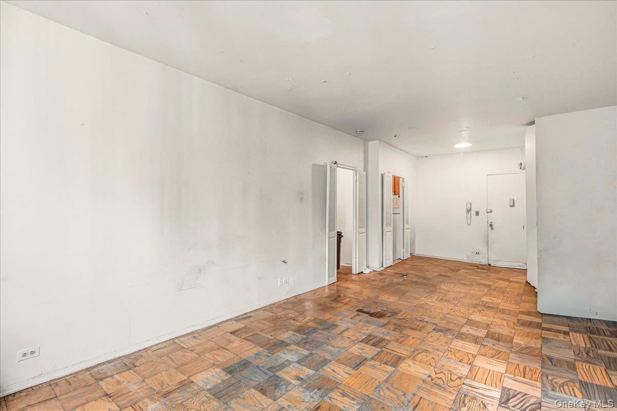 #8 photo, 305 E 40th Street, مانهاتن New York (Manhattan) , NY 10016