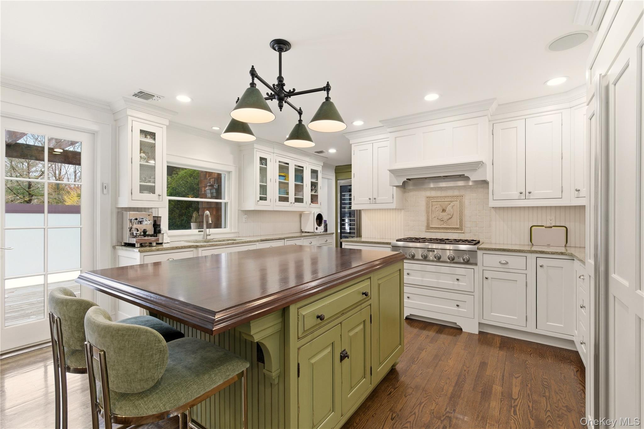 #12 photo, 31 Carnegie Avenue, Huntington , NY 11743