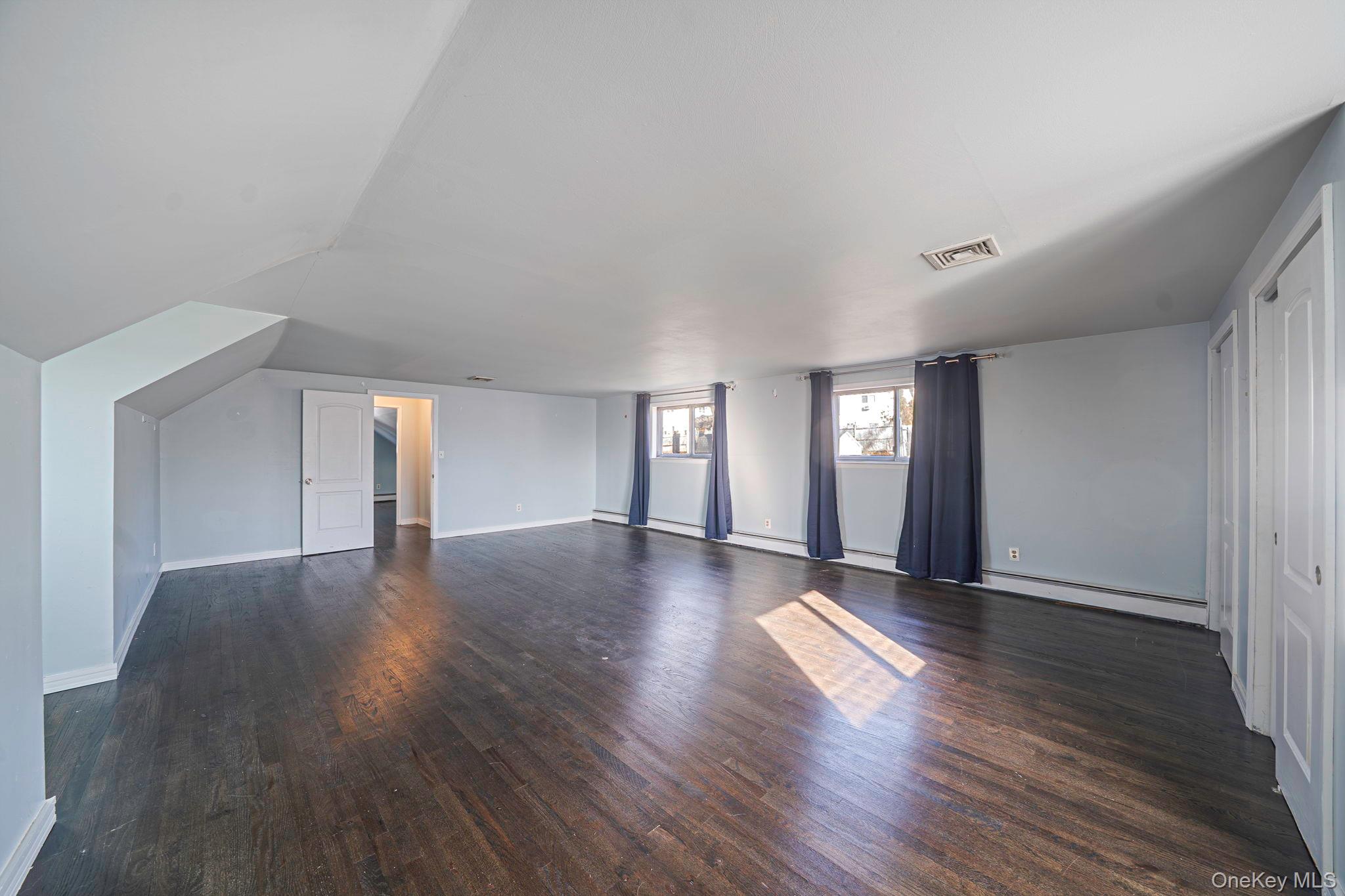 #20 photo, 75 Oakcrest Avenue, سوفولك Farmingville , NY 11738